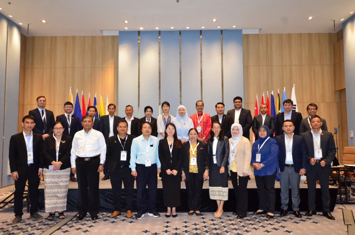 Group photo of National teams and High Officials during the Extraordinary Session: Regional Consultation on the SEA-PLM Programme *